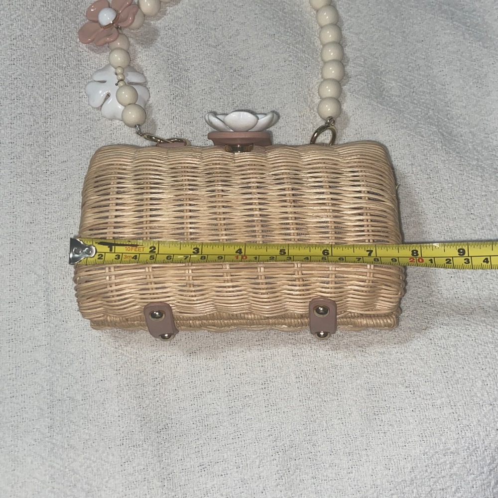 Nwot BTB Page Floral Clutch - Picture 9 of 12